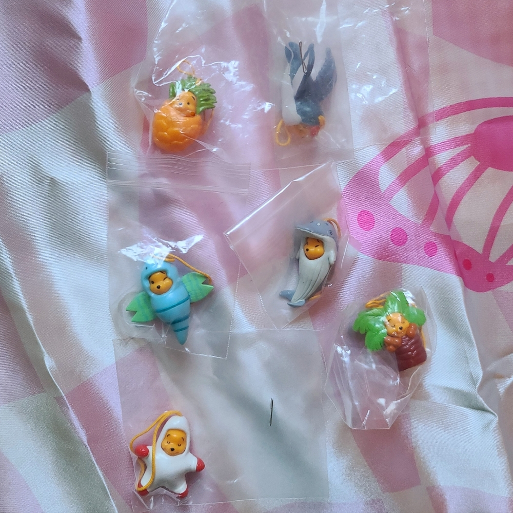 Lot of 6 peek a pooh